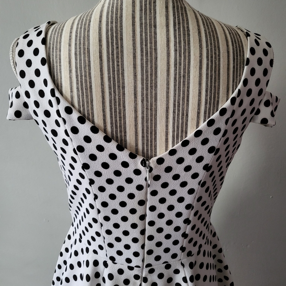 Dress - Picture 4 of 6